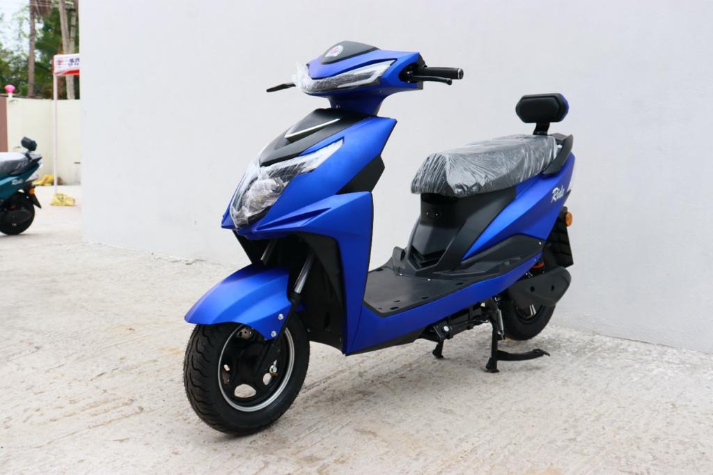 <p>You want to repair or service your electric scooter we provide expert mechanics to ampere electric scooter repair service for our customers at a low price. Avail of our offers to fix your problem at your doorstep.</p>
